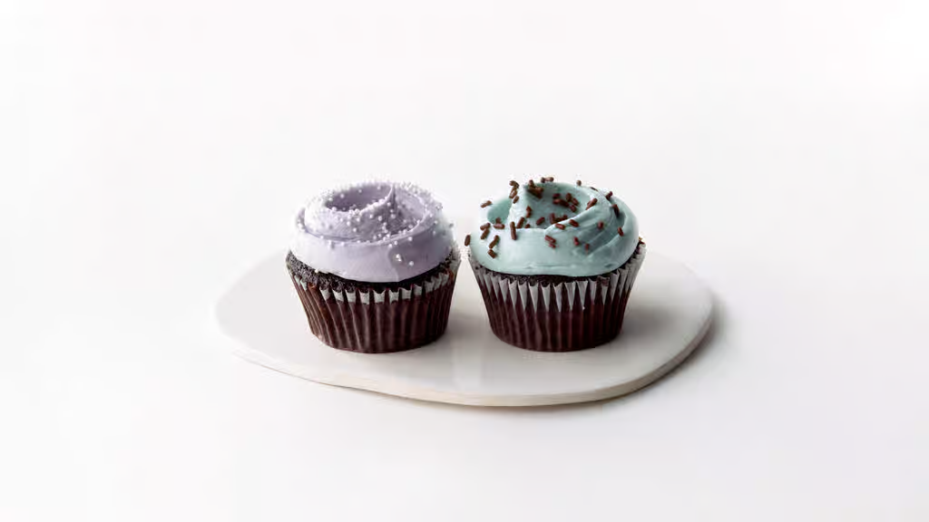 Chocolate Cupcakes w/ Vanilla Buttercream - 2 Count