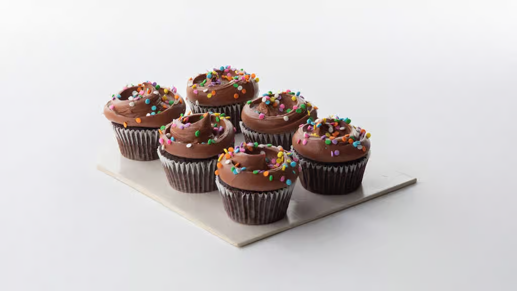 Chocolate Cupcakes w/ Chocolate Buttercream - 6 Count